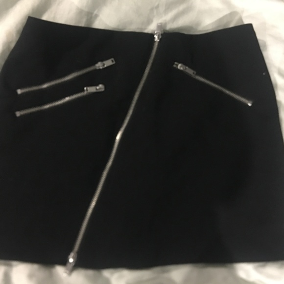 H&M Dresses & Skirts - Asymmetrical zipper skirt